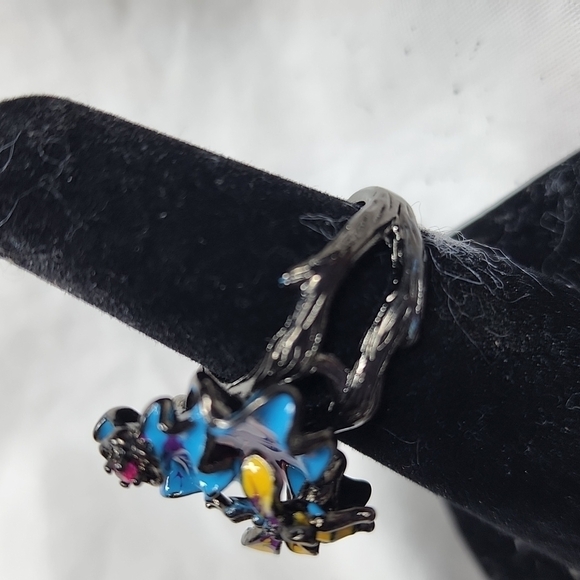 NWOT BUMBLEBEE RING - Picture 4 of 5